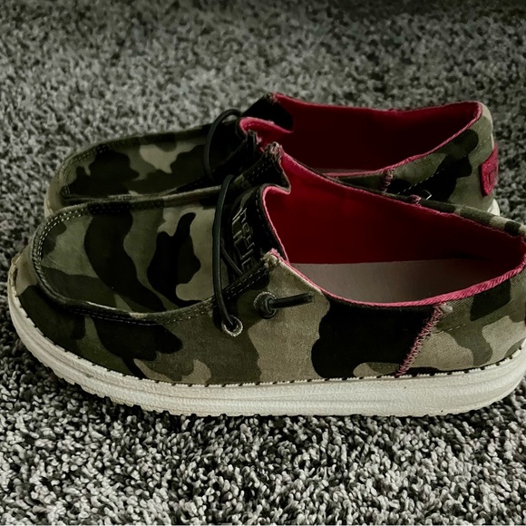 Youth size 2 hey dudes - Picture 2 of 2